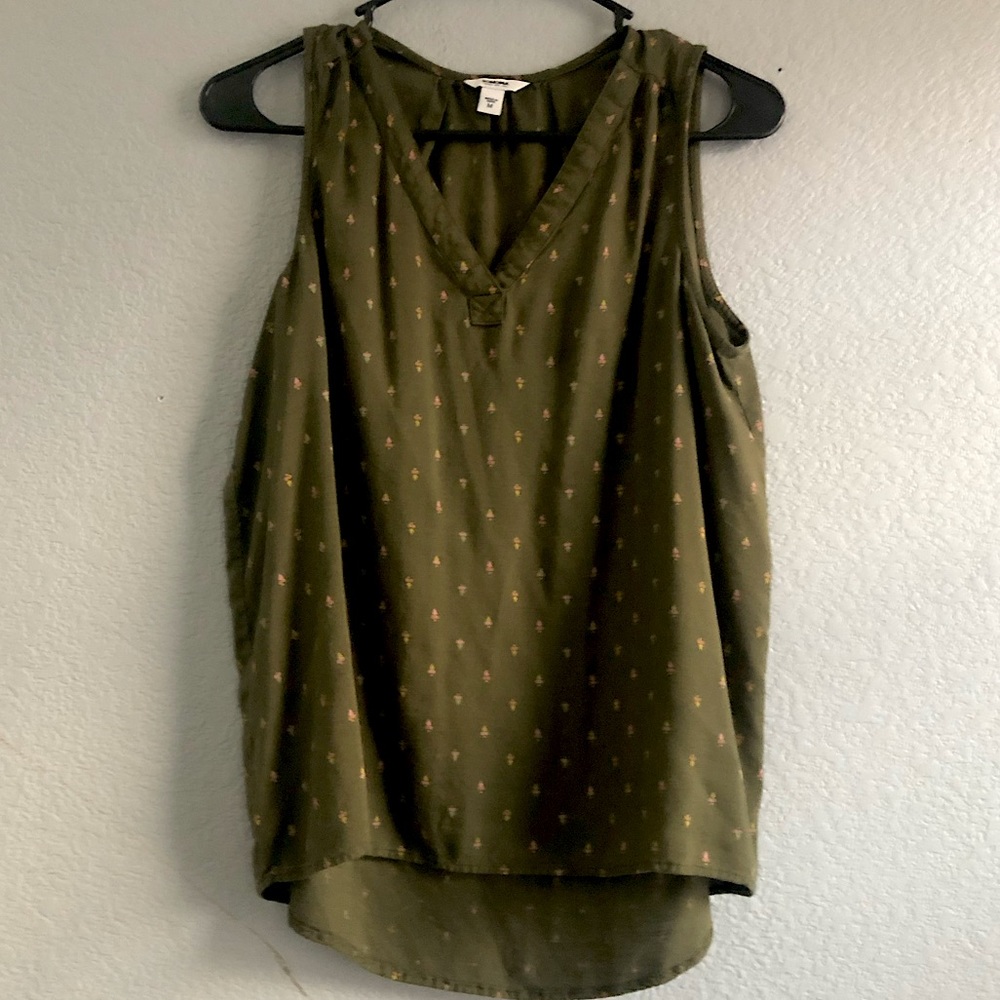 Sonoma sleeveless tank top with FREE SCARF!